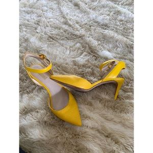 Louise et Cie yellow pump